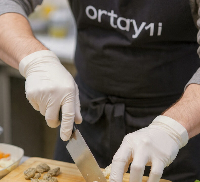 Disposable Gloves & Aprons: Food Safety Heroes in Ghana